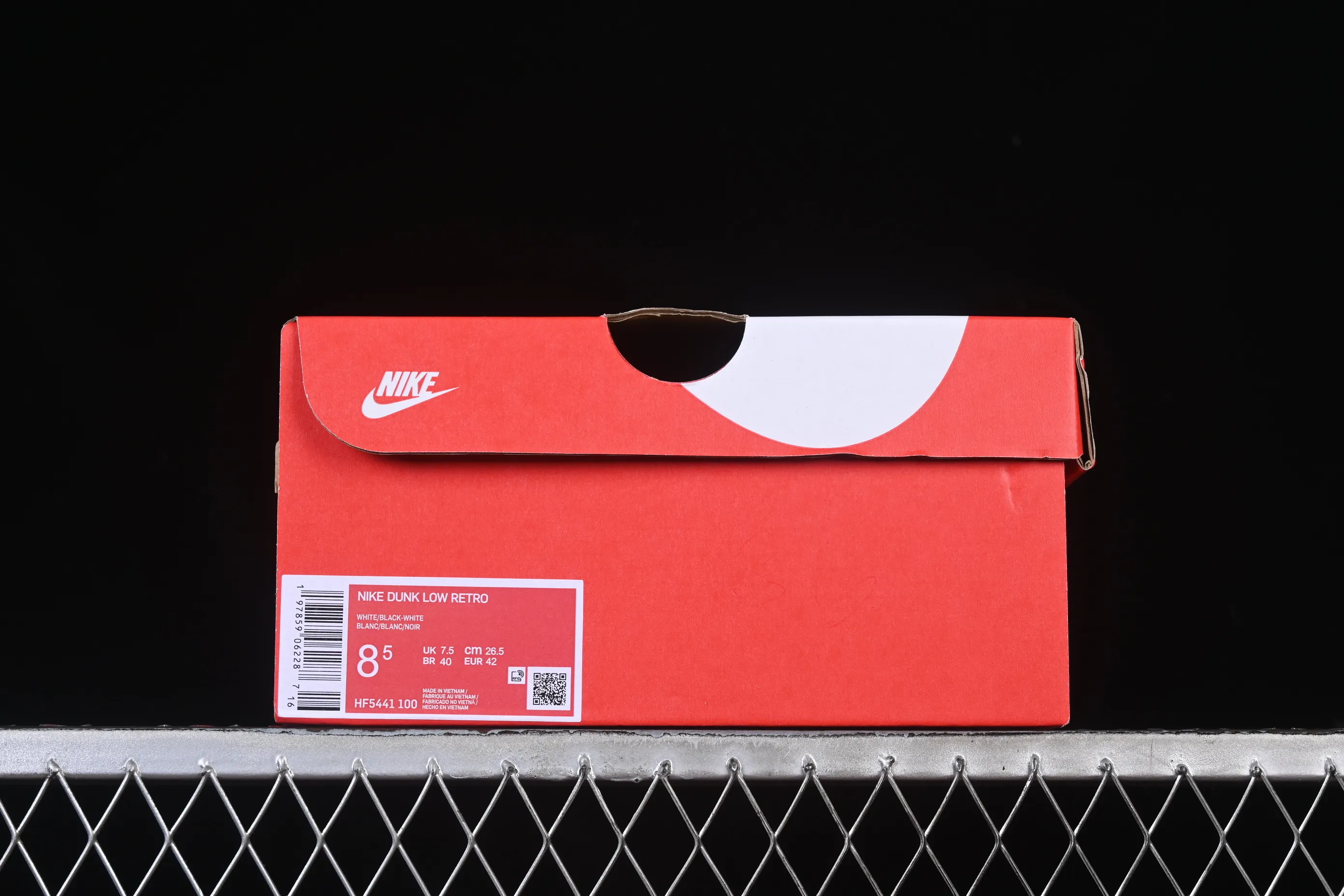 All categories Nk SB Dunk Series Nk SB Dunk Low High-end customized low-top sneakers Nike SB Dunk Low All black and white hook Anniversary high-end customized low-top casual sneakers HF5441-100